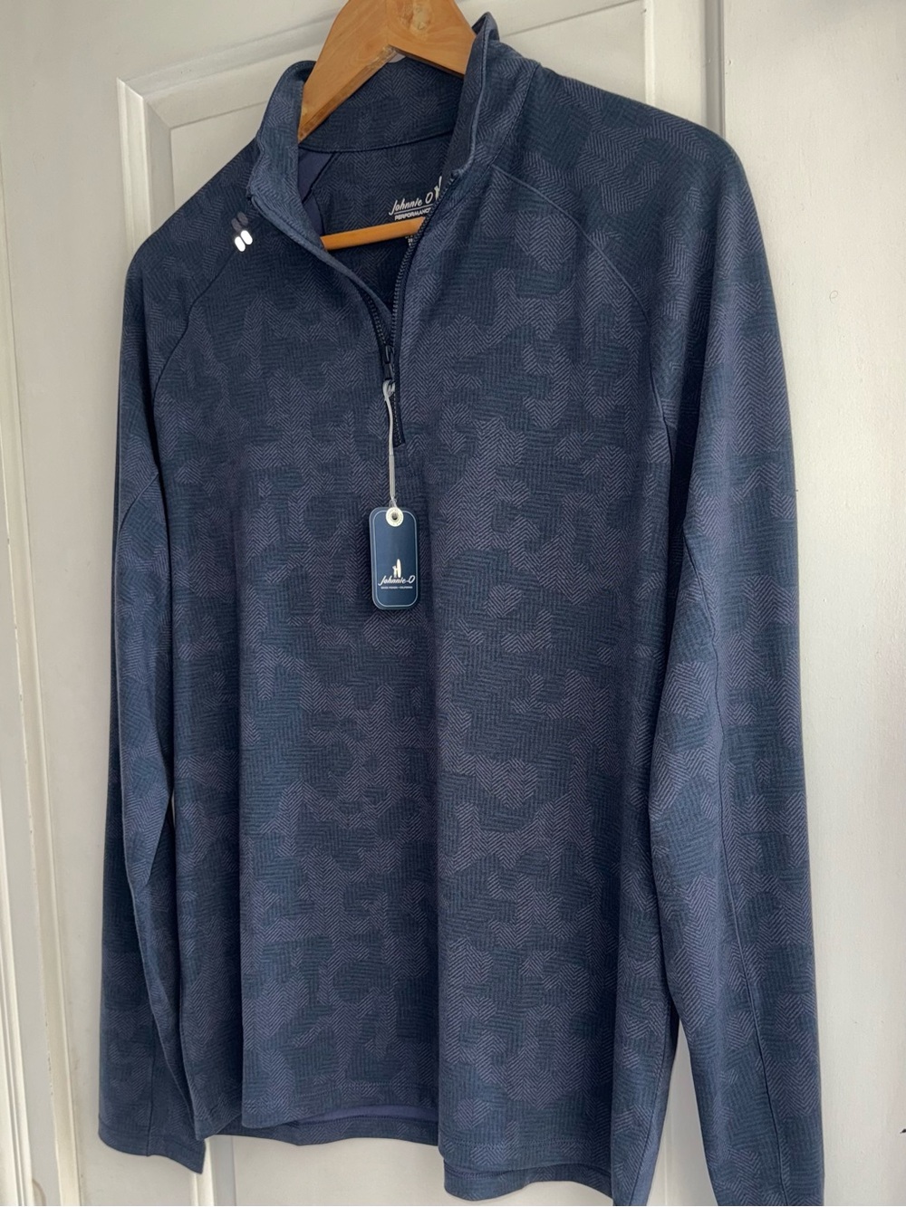 johnnie-O NWT “Viktor" Performance 1/4 Zip Pullover in Navy Chevron Camo - Picture 5 of 11